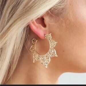 HH Metal Lace Leaf Filigree Hoop Earrings Elegant Gold Filigree Hoop Earrings